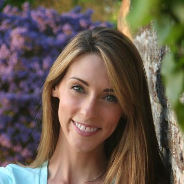 Profile picture of Ali Standish, children's author.