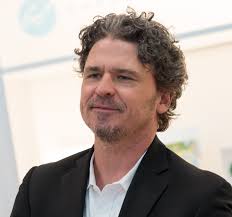 Profile picture of Dave Eggers, children's author.