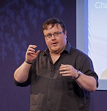 Profile picture of Derek Landy, children's author.