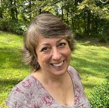 Profile picture of Elise Broach, children's author.