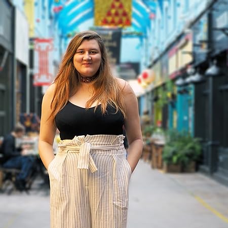 Profile picture of Elle McNicoll, children's author.