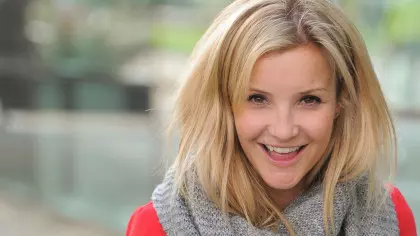 Profile picture of Helen Peters, children's author.