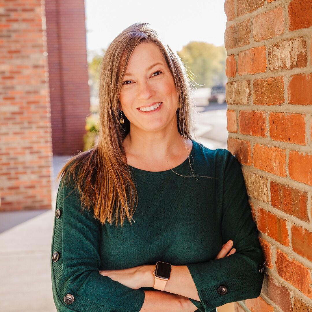 Profile picture of Jennifer Chambliss Bertman, children's author.