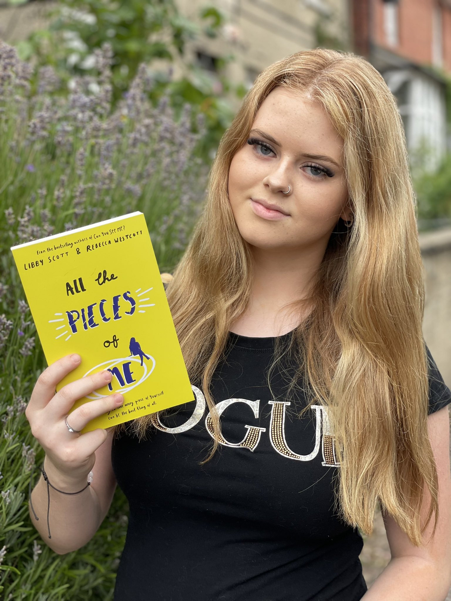 Profile picture of Libby Scott, children's author.