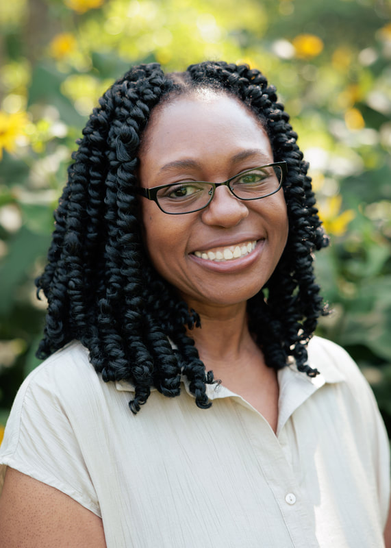 Profile picture of Lisa Stringfellow, children's author.