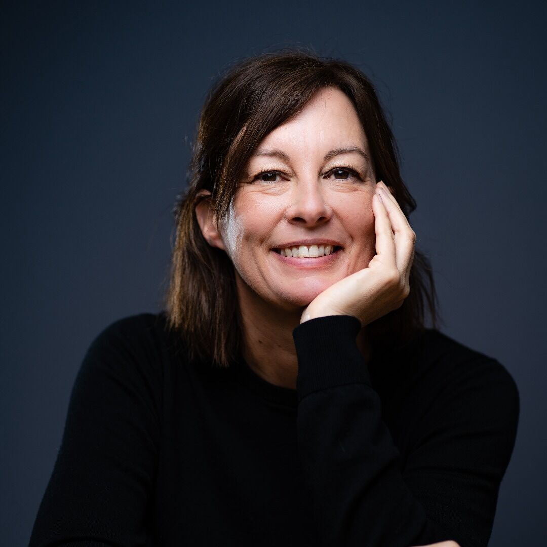Profile picture of Lisa Thompson, children's author.
