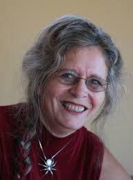 Profile picture of Lynne Kelly, children's author.
