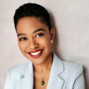 Profile picture of Rachel Wells, children's author.