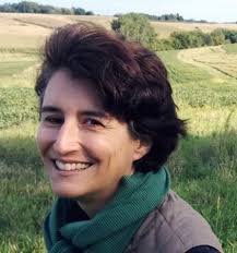 Profile picture of Sarah Prineas, children's author.