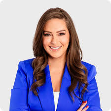 Profile picture of Stacey Lee, children's author.