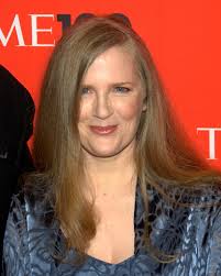 Profile picture of Suzanne Collins, children's author.