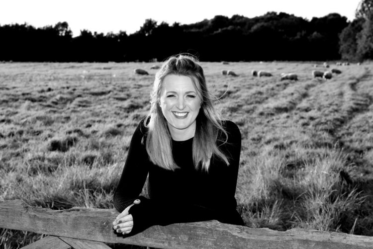 Profile picture of Vashti Hardy, children's author.